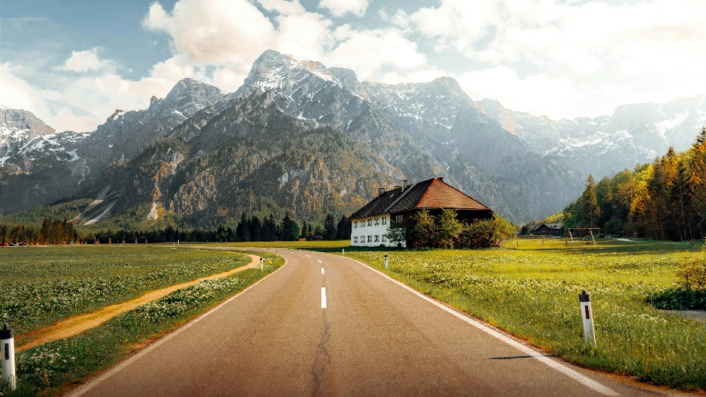 阿尔卑斯的春日公路：雪山与草甸间的治愈旅途