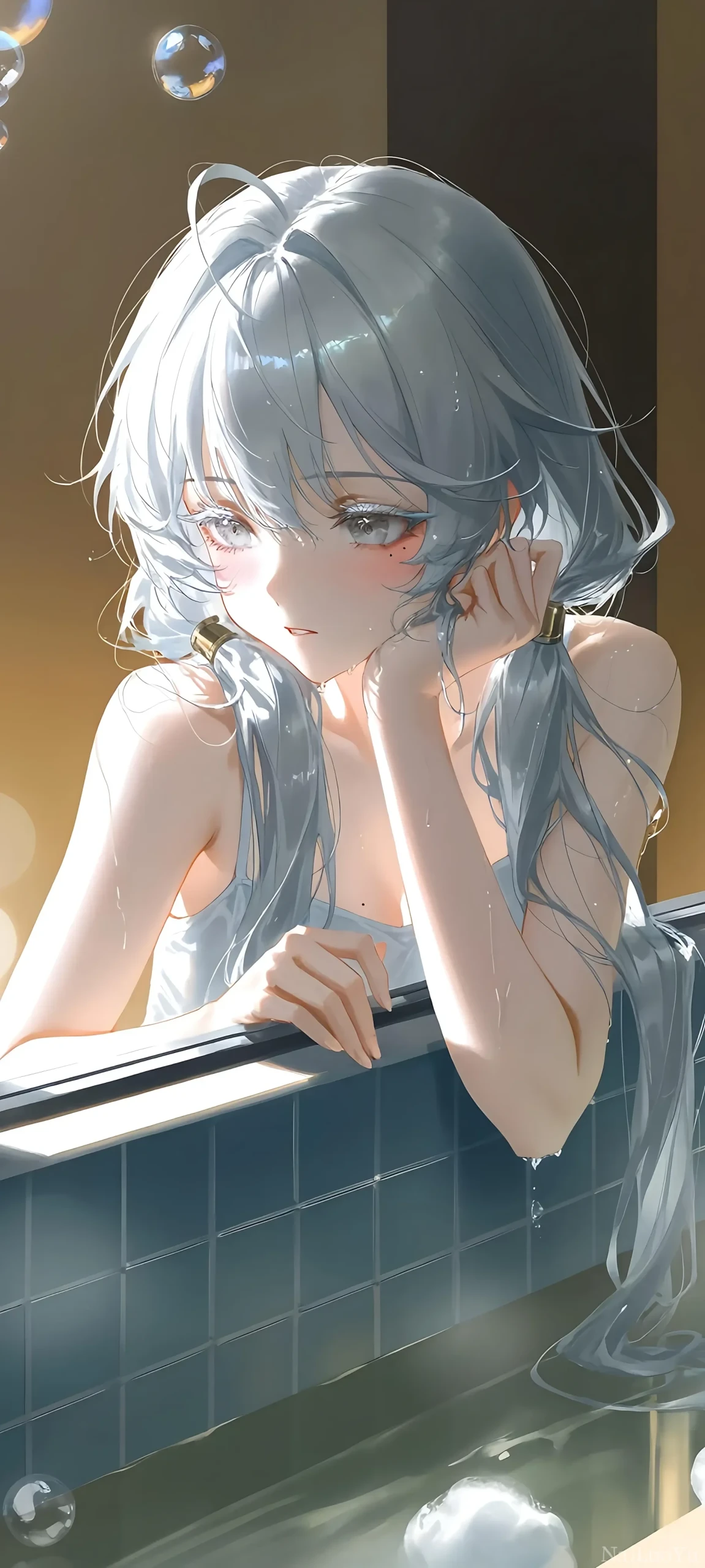 暖光浴室中托腮出神的银白长发少女