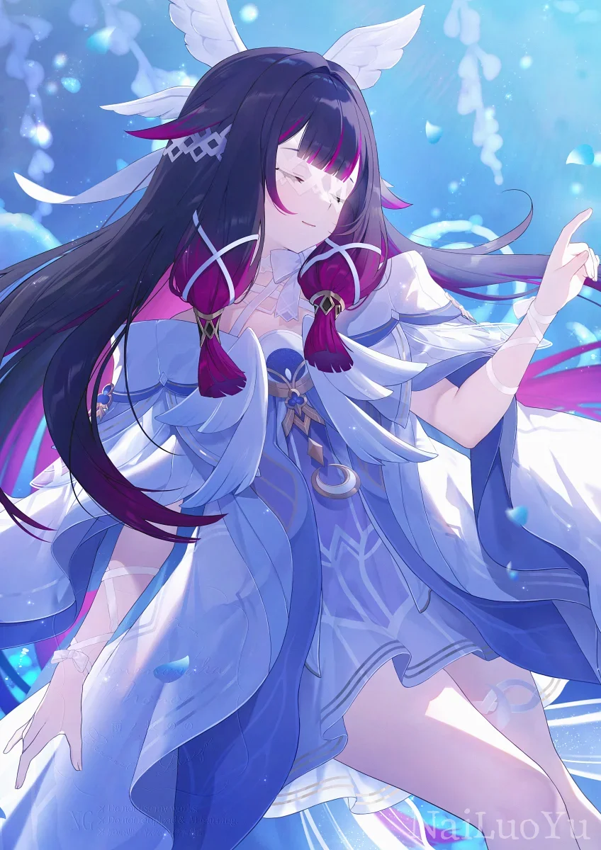 澄澈水境里闭目静立的紫发羽饰少女